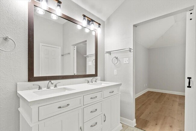 Building Photo - 4000 Witte Cove