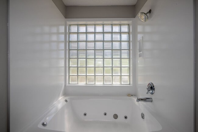 Building Photo - Gorgeous 4 Bedroom Remodel, Union Schools!