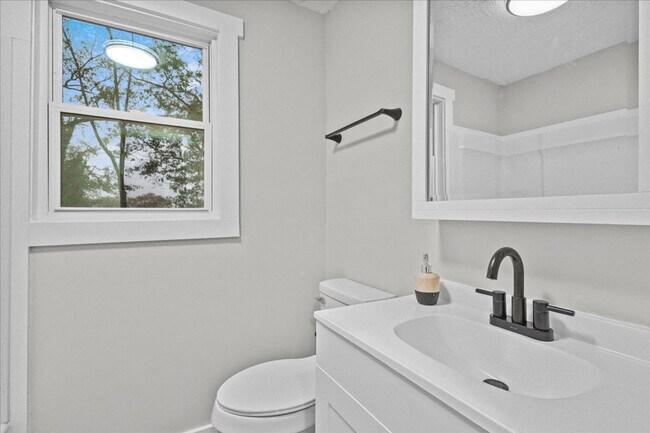 Building Photo - 128 Forest St