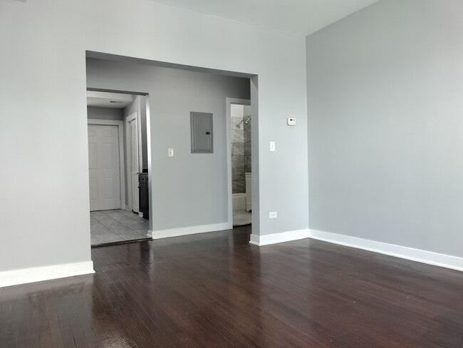 Building Photo - 1413 W 66th St