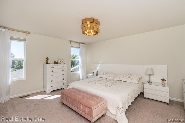 Building Photo - 124 Oakland Crest Dr