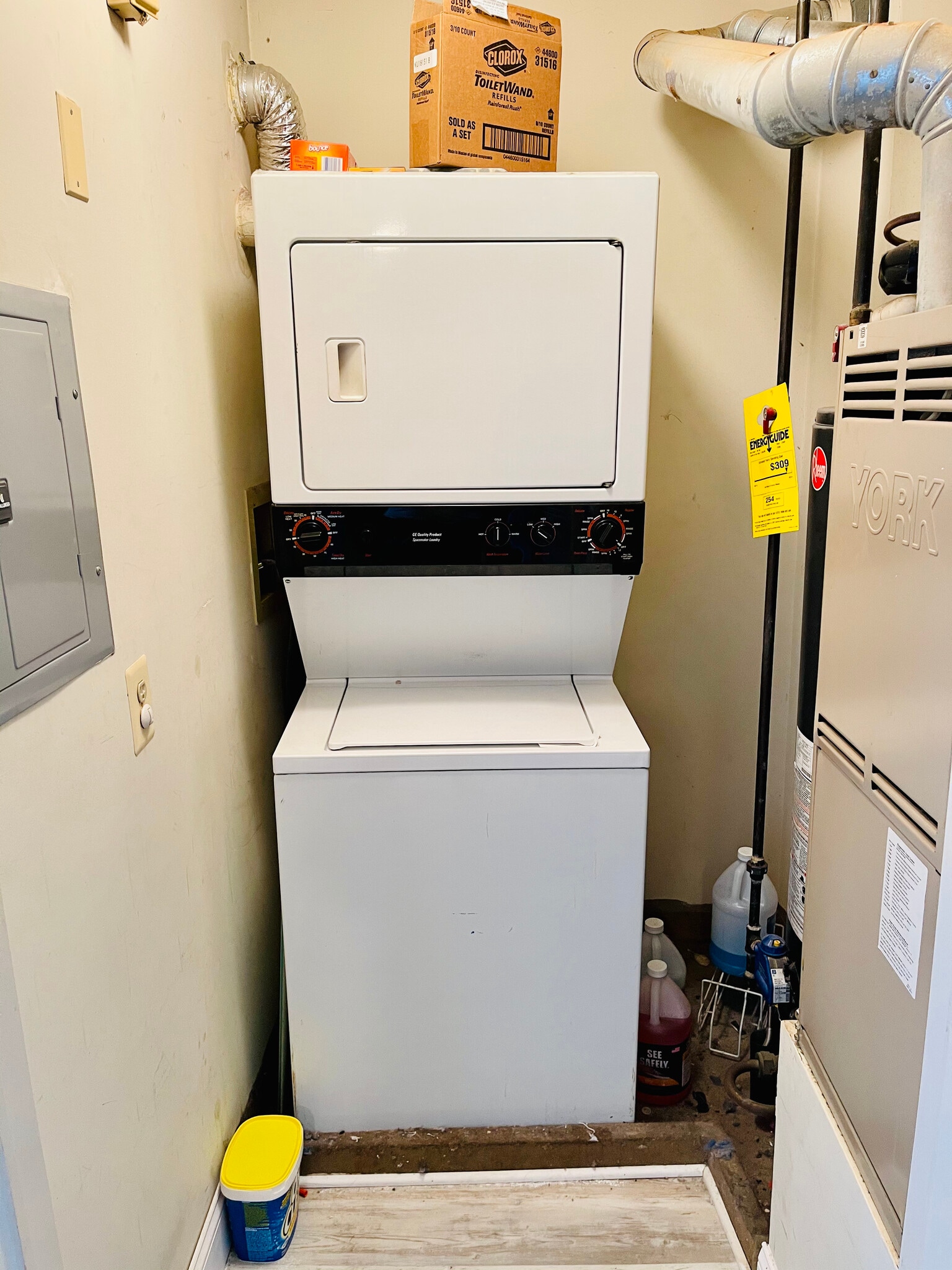 In unit washer and dryer - 733 Waterford Dr