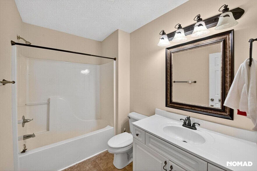 Building Photo - 124 Pinesage Dr