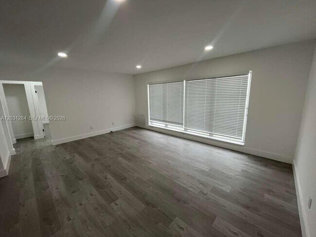 Building Photo - 316 Surfside Blvd