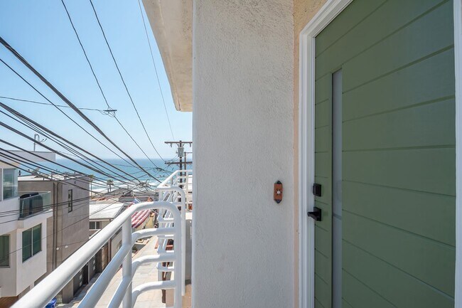 Building Photo - 215 Moonstone St