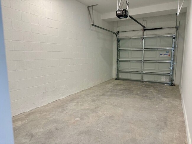 Building Photo - 2776 Pierr St