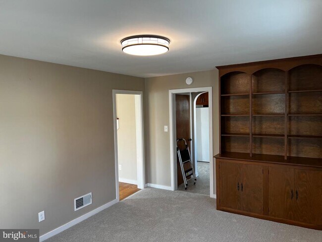 Building Photo - 770 S Lincoln St