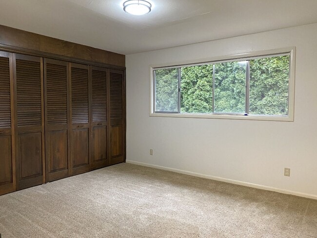 Building Photo - Quaint Hood River Cottage