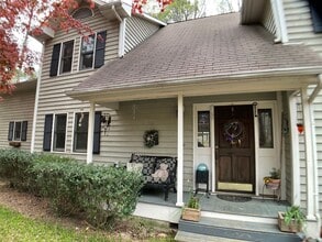 Building Photo - Spacious 4 Bedroom with Fenced Yard!