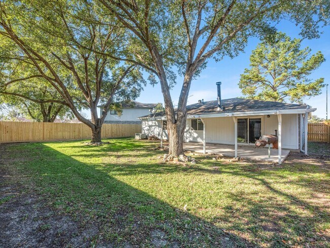 Building Photo - 5425 Yale Dr