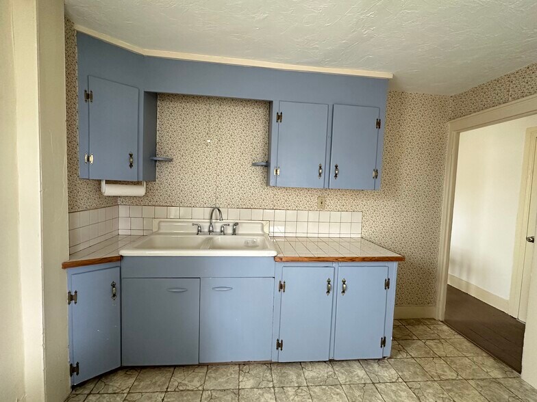 Kitchen view - 29B Broad St