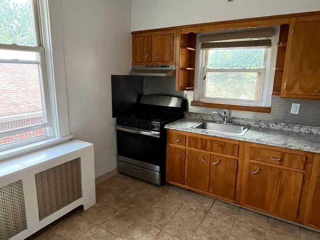 Building Photo - 743 Gramatan Ave