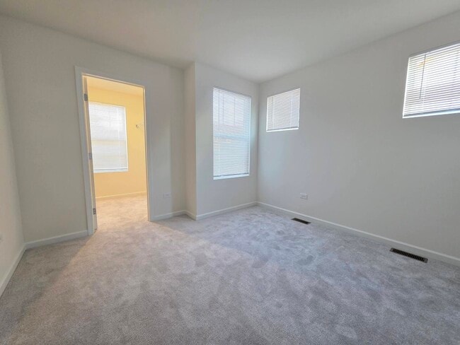 Building Photo - 5919 Hawkweed Dr