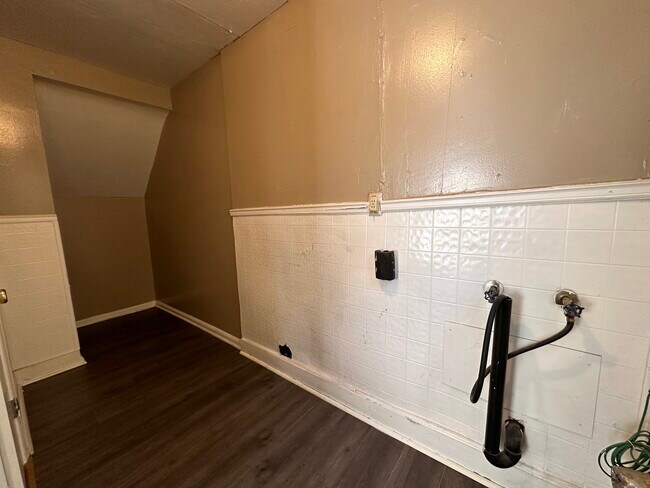 Building Photo - 7447 Arleta Blvd
