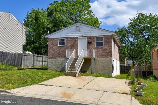 Building Photo - 918 Clovis Ave