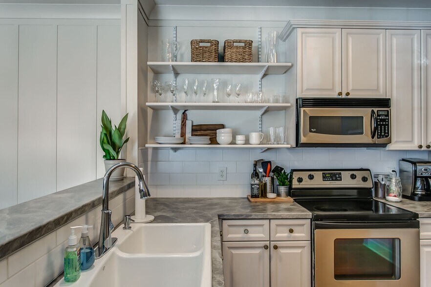 Building Photo - 7230 Althorp Way