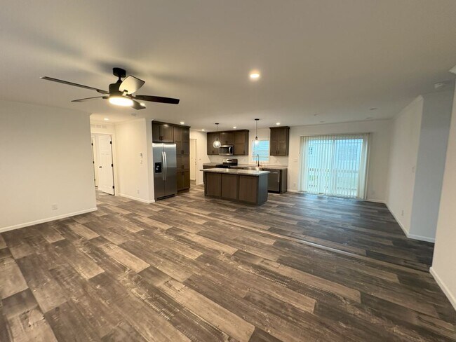 Building Photo - 5045 W Sawgrass Dr