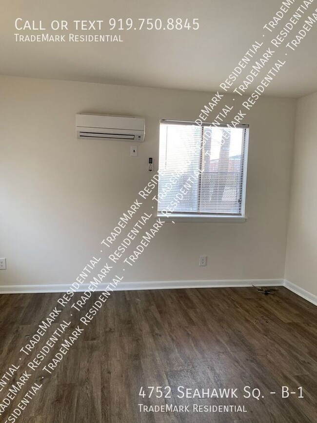 Building Photo - Renovated 1st Floor 1 Bedroom, 1 Bath Cond...