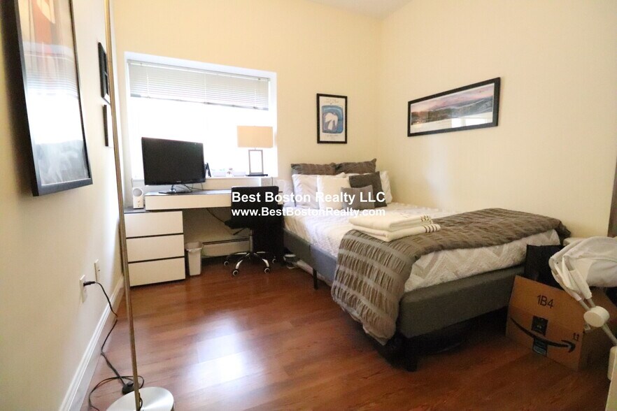 Building Photo - 50 Craigie St