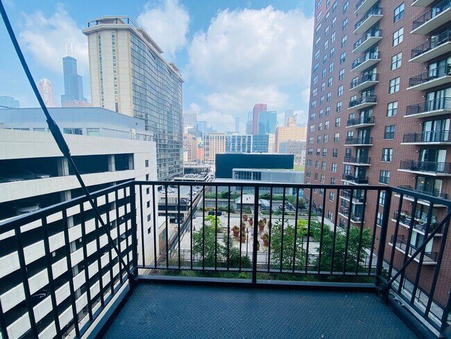 Building Photo - 40 E 9th St