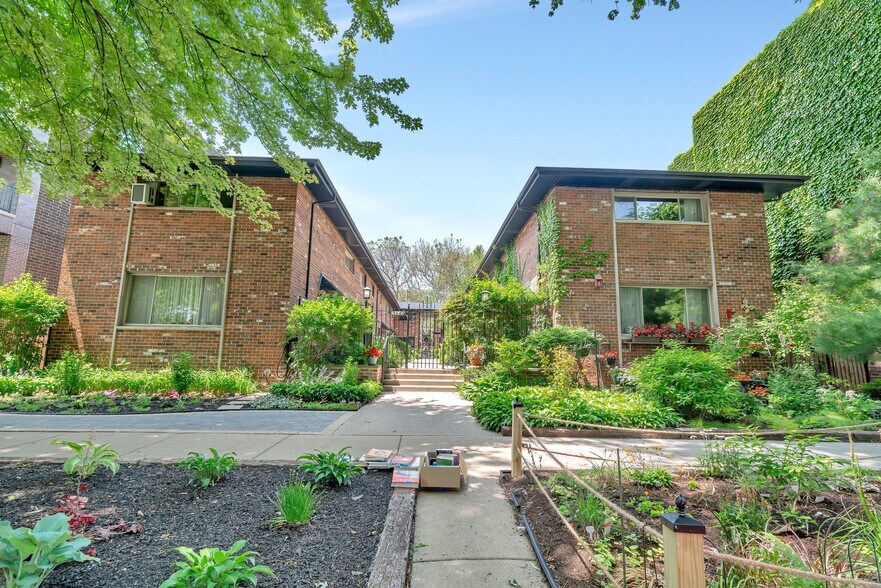 Building Photo - 5440 S Kimbark Ave