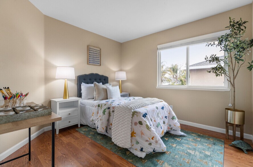 Building Photo - 6953 Bear Creek Dr