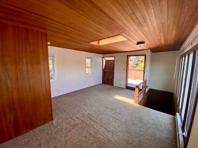 Building Photo - 3126 Portage Bay Pl E