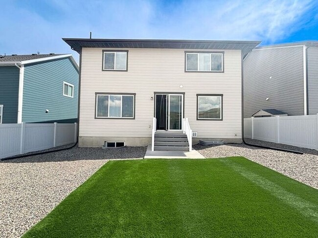Building Photo - 414 W Snowberry Dr