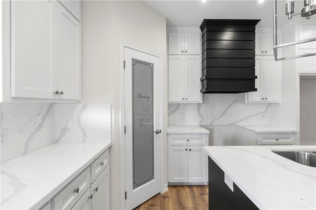 Building Photo - 18 Torreon St