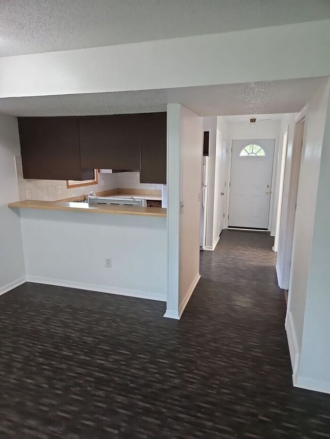 Building Photo - **Charming 3-Bedroom Duplex with Modern To...