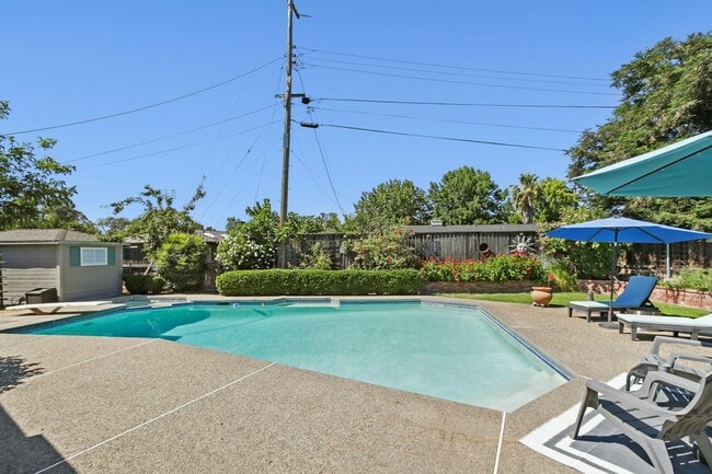 Building Photo - 3201 Bonita Dr