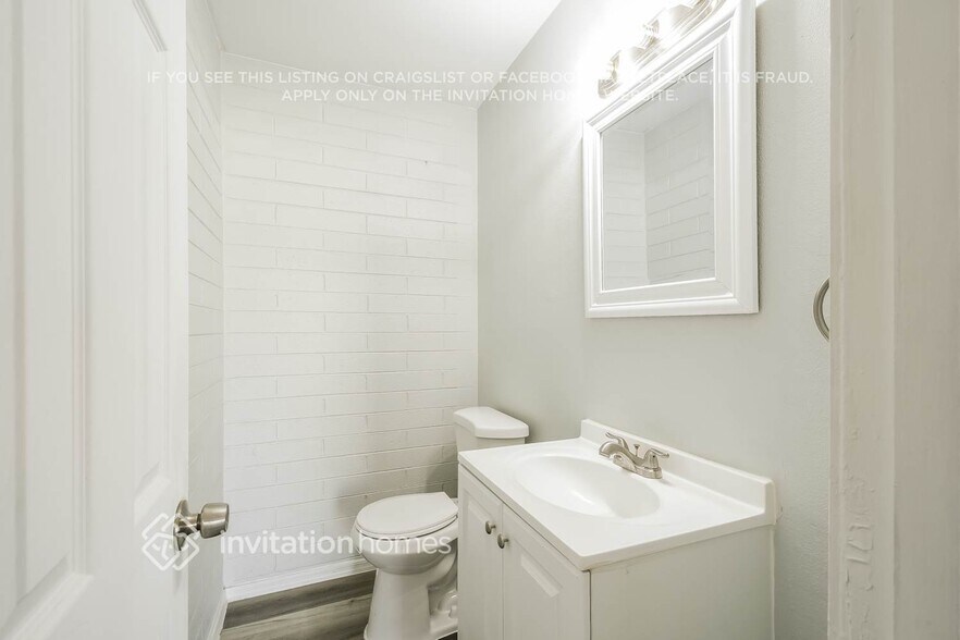 Building Photo - 5932 W Pasadena Ave