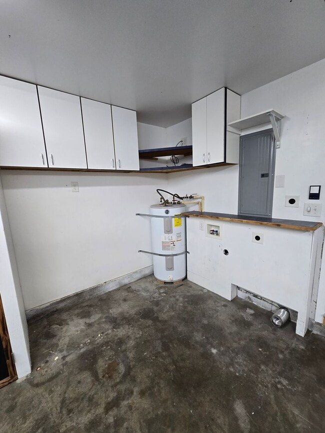 Building Photo - Pet Friendly Single Level 3 Bed 2 Bath Hom...