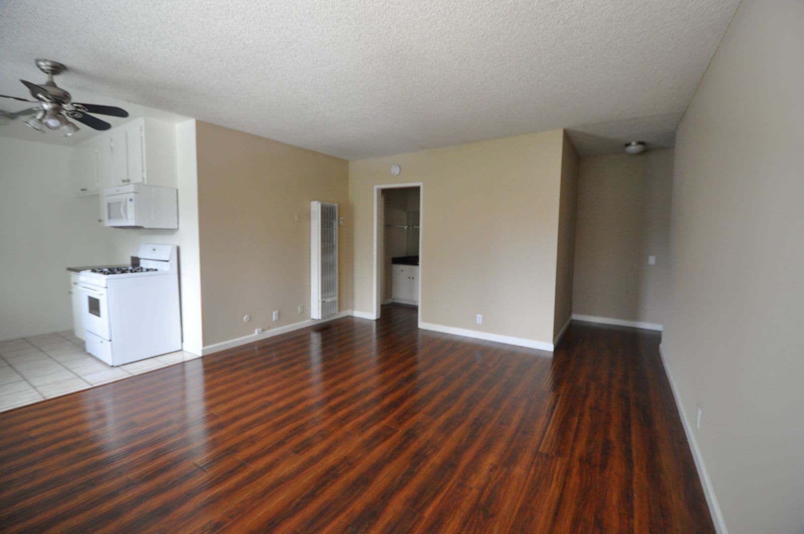 Building Photo - 7101 Haskell Ave