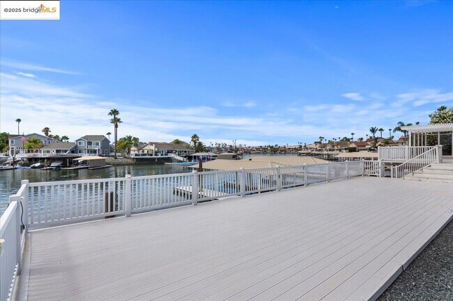 Building Photo - 5752 Drakes Dr