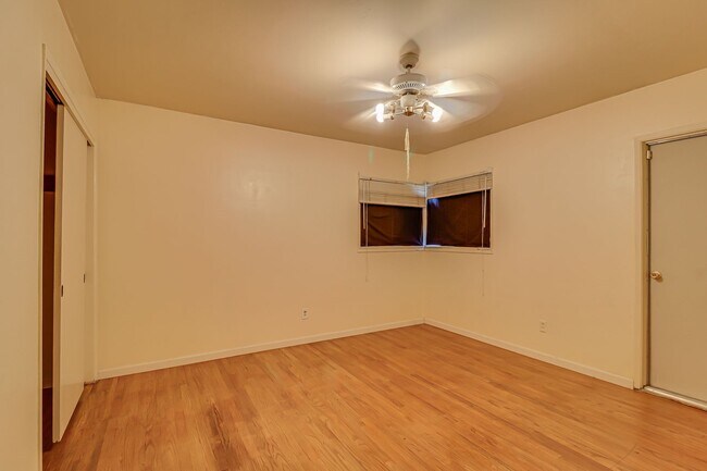 Building Photo - 2301 Faye Ln