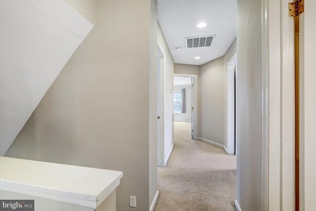 Building Photo - 1424 N Longfellow St