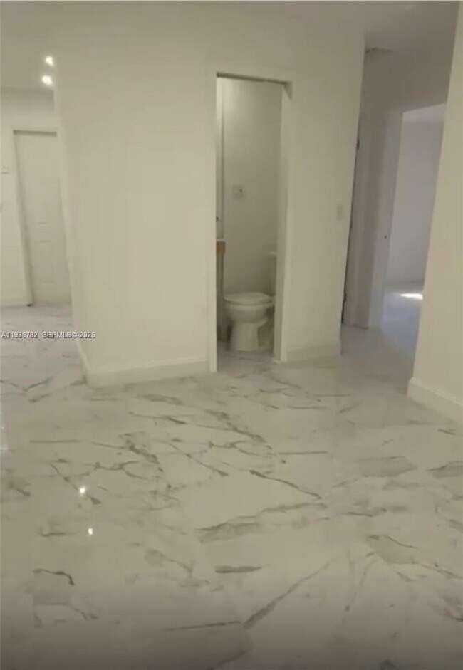 Building Photo - 505 N 24th Ave