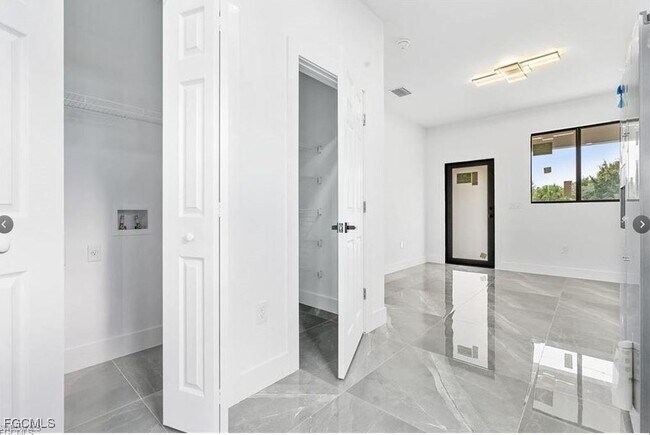 Building Photo - 128 Nave Ave S