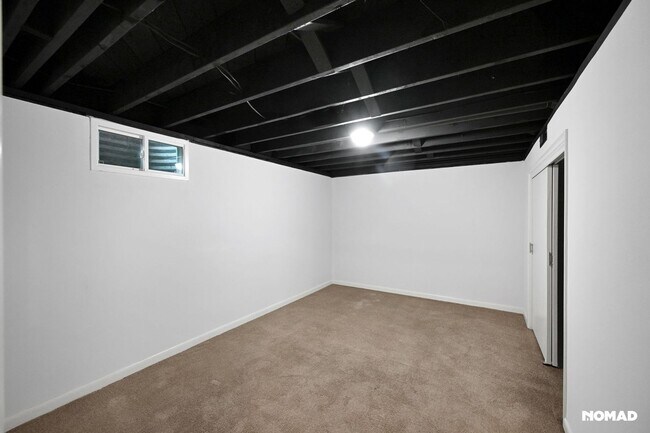 Building Photo - Spacious 4BR House in Denver
