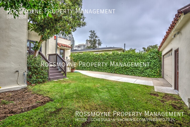 Building Photo - 10856 Wellworth Ave