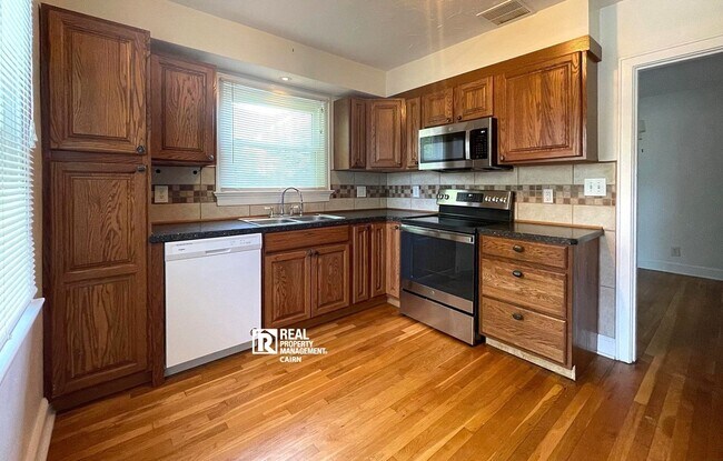 Building Photo - Charming 4 Bedroom, 2 Bath Home