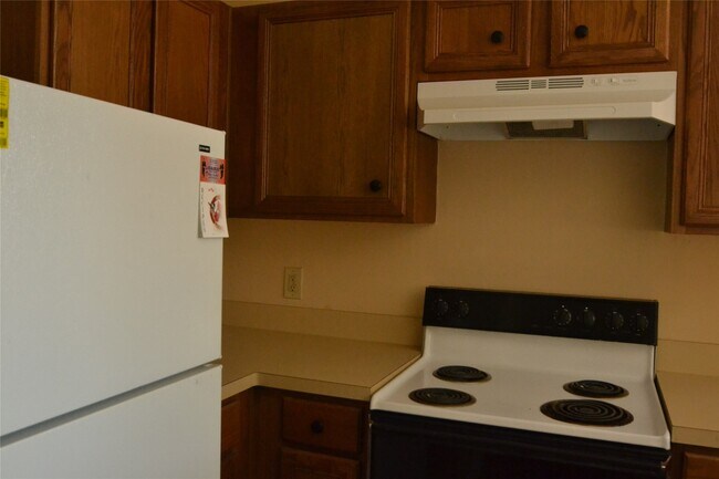 Building Photo - 304 Dell Ct