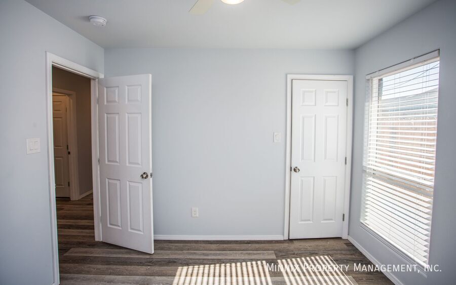 Building Photo - 1302 N Dover Ave