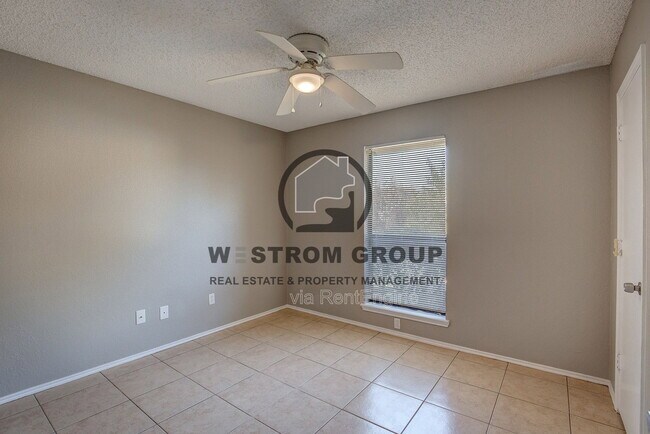 Building Photo - 420 Revolution Ln