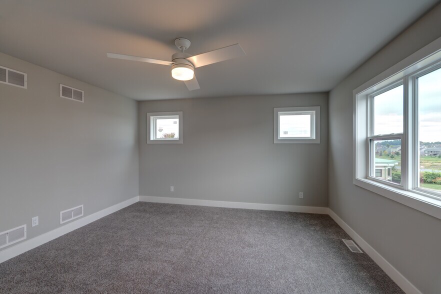 Building Photo - 137 Prairie Heights Dr