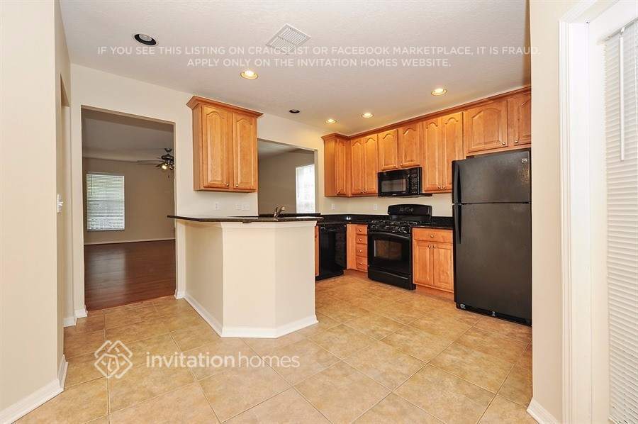 Building Photo - 5901 Grand Loneoak Ln