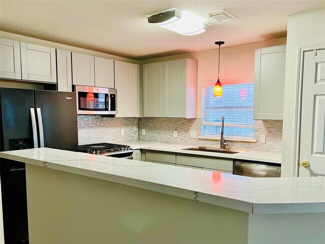 Building Photo - 17311 Stone Peaks Dr