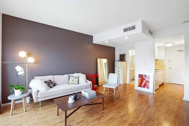 Building Photo - 880 NE 69th St