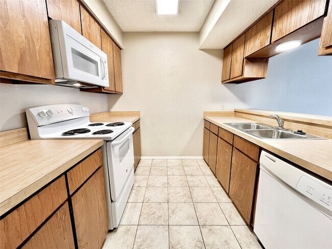 Building Photo - 1247 Dallas Dr